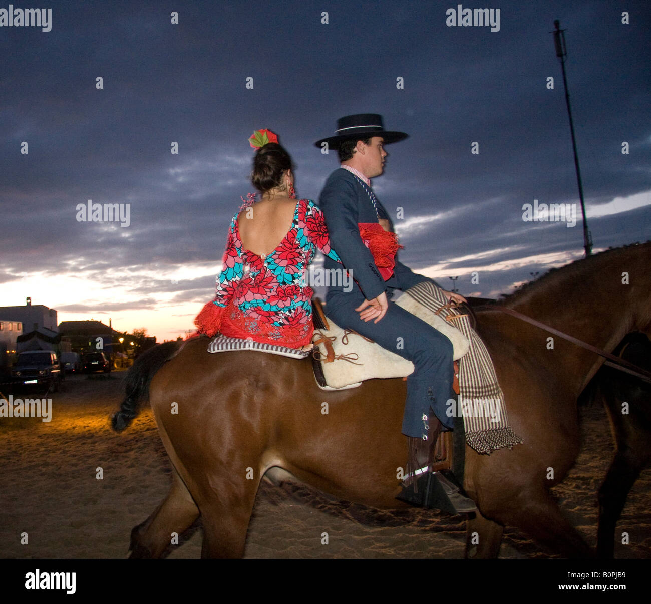 Couple à cheval à El Rocío Banque D'Images