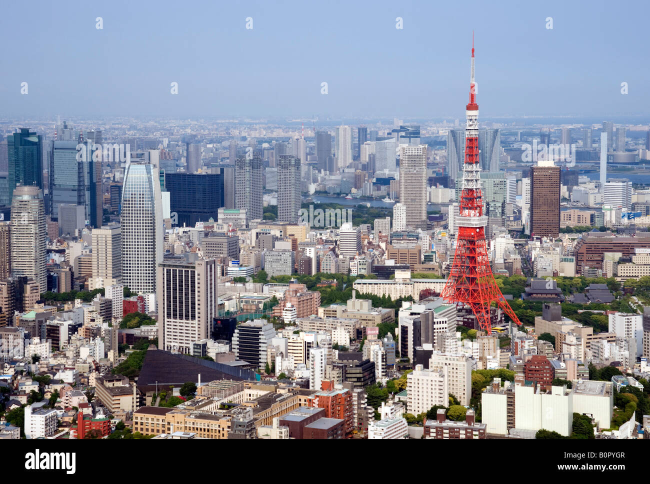 Vue de la Tour de Tokyo dans la journée avec des rues de la région de Tokyo Japon Banque D'Images