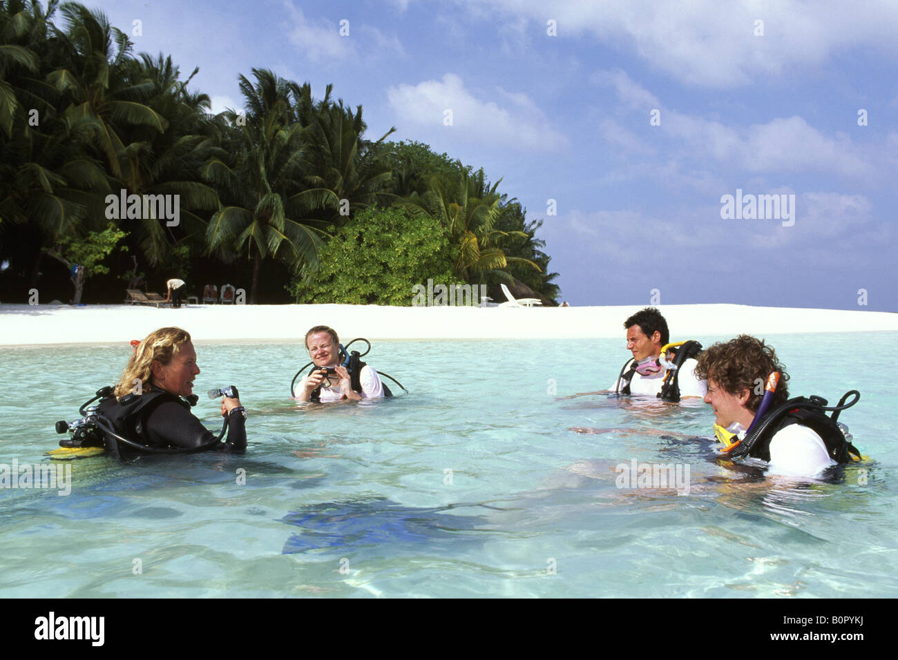 Cours de plongée, Baros Island, Maldives Banque D'Images