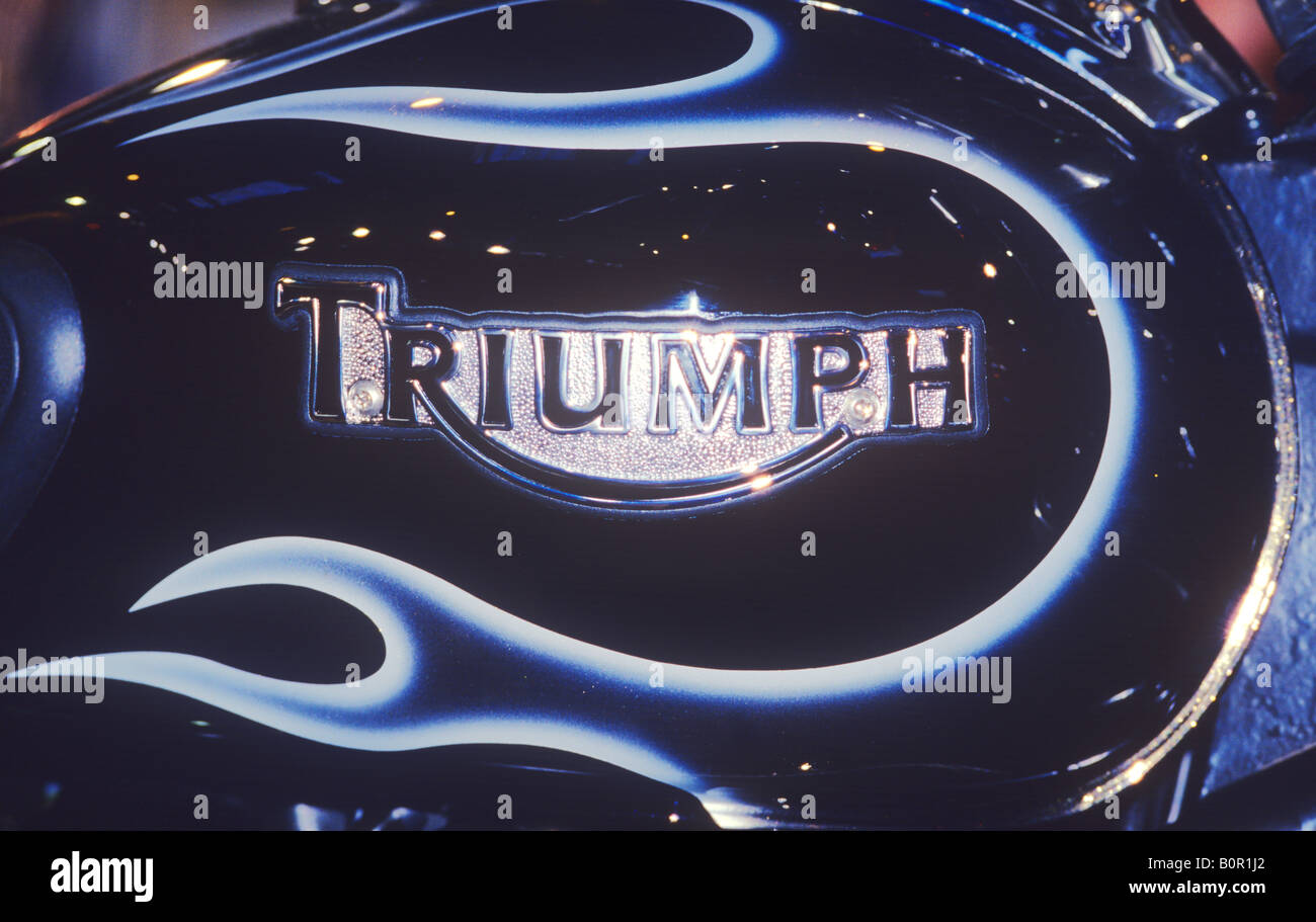 Logo Triumph sur le réservoir de carburant. Banque D'Images