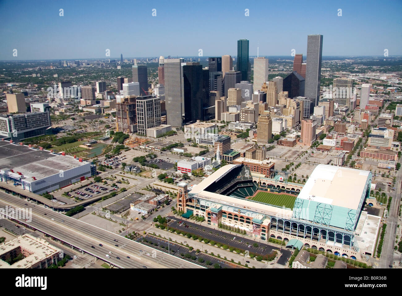Vue aérienne de Minute Maid Park et le centre-ville de Houston au Texas Banque D'Images