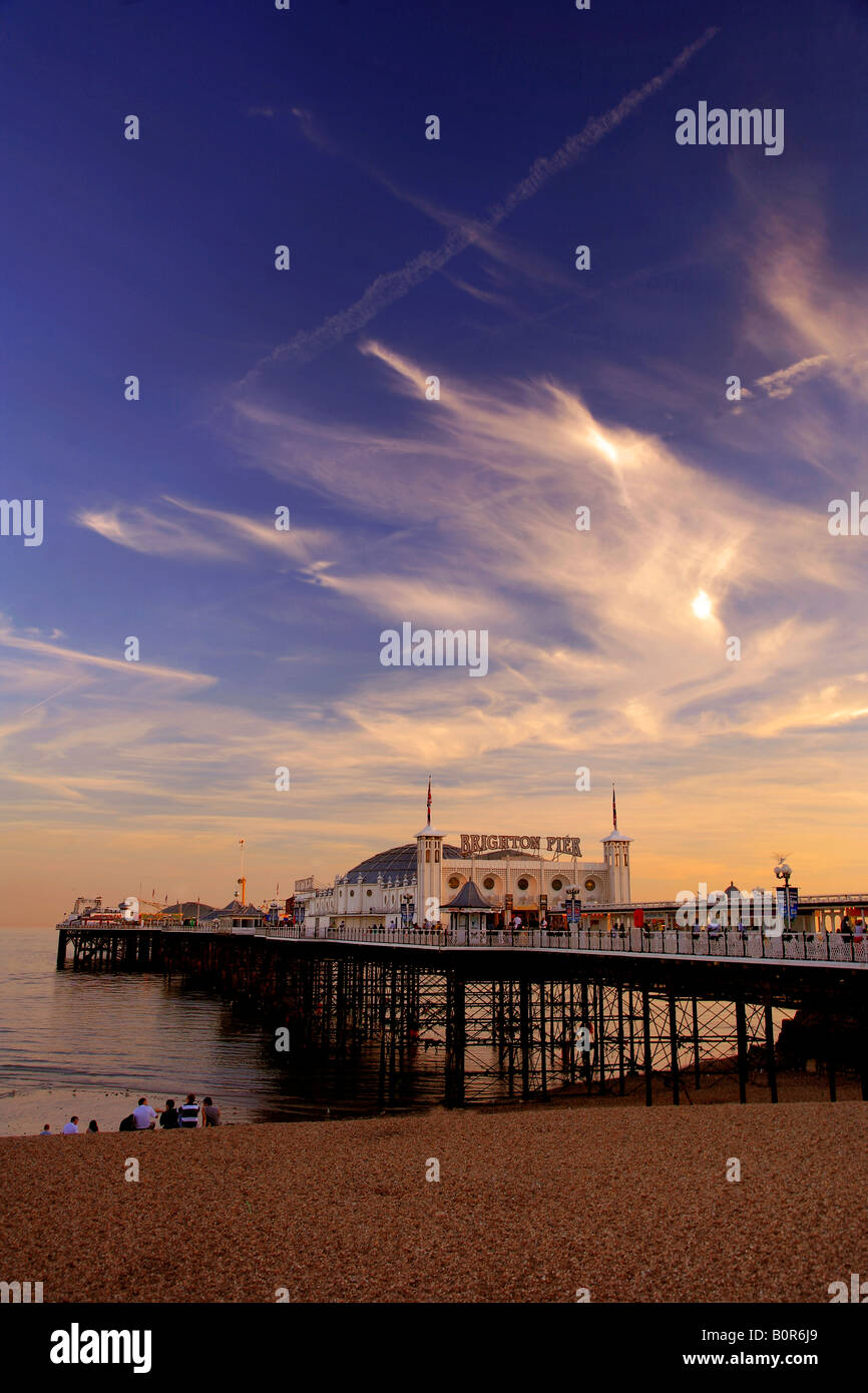 Coucher du soleil sur la spectaculaire Palace Pier Brighton Sussex England Angleterre UK Banque D'Images