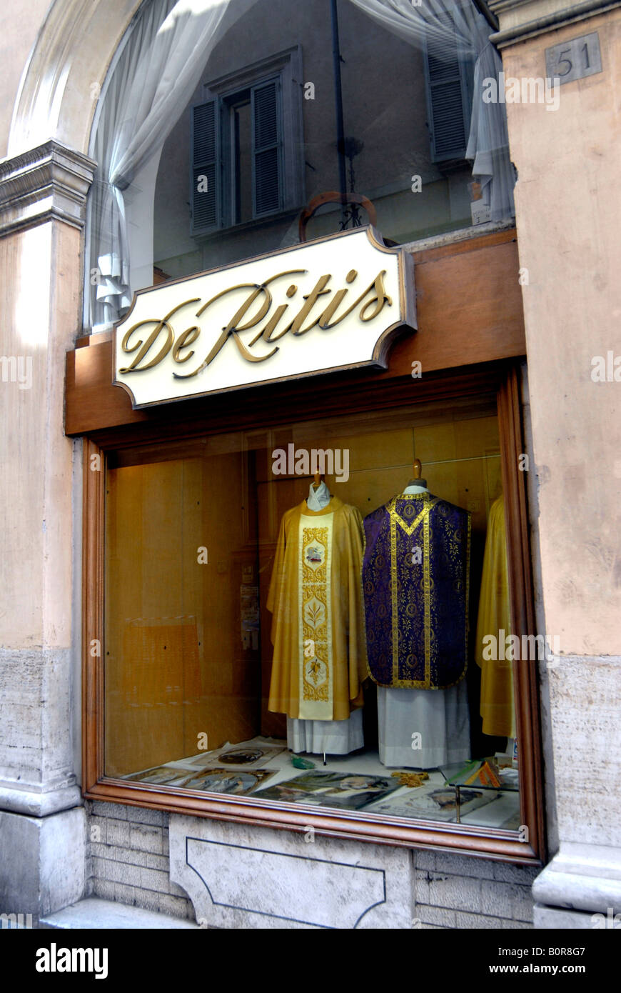 Boutique de vêtements ecclésiastiques, de Ritis, Roma Italie Photo Stock -  Alamy