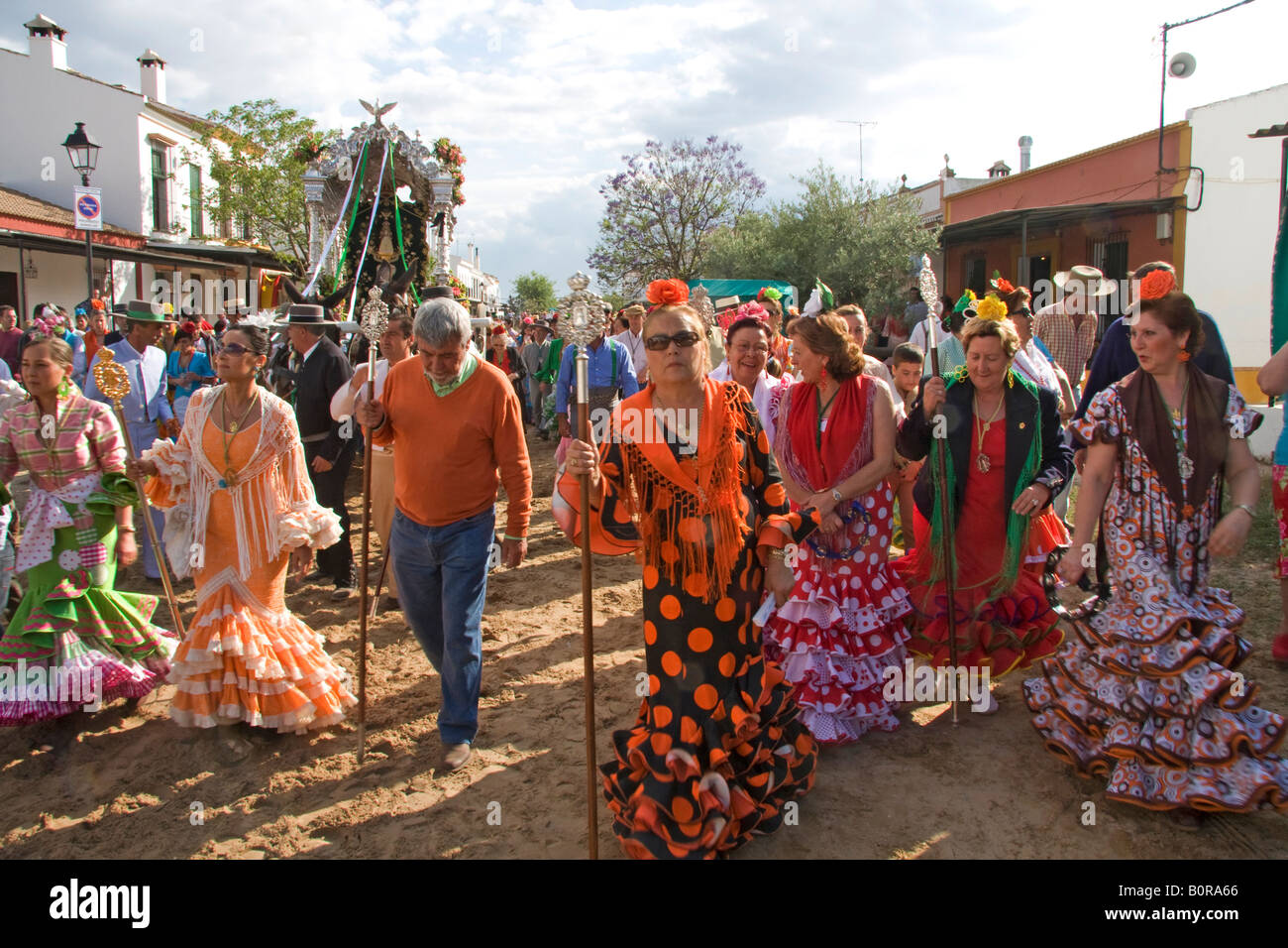 Pèlerins arrivant à El Rocío durant la romeria Banque D'Images