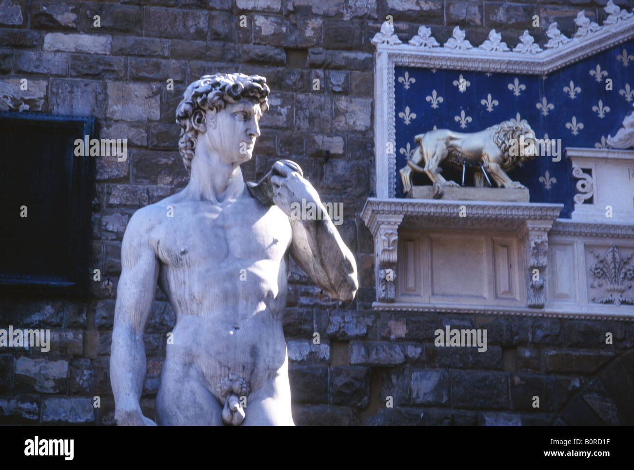 Statue du David de Michel-Ange à l'extérieur du Palazzo Vecchio, Piazza della Signoria Florence Firenze Toscane Italie Banque D'Images