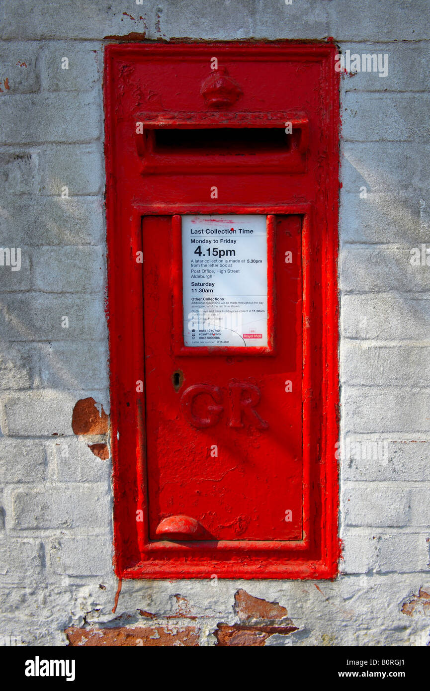 Post box géorgienne dans le mur - Suffolk Angleterre Banque D'Images