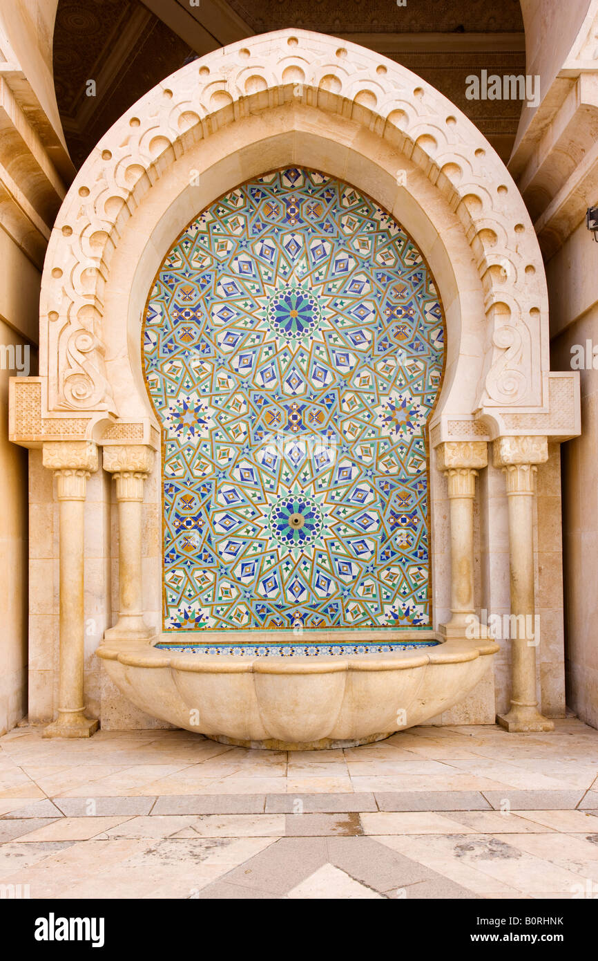 Fontaine de mosaïque et le Maroc Banque D'Images