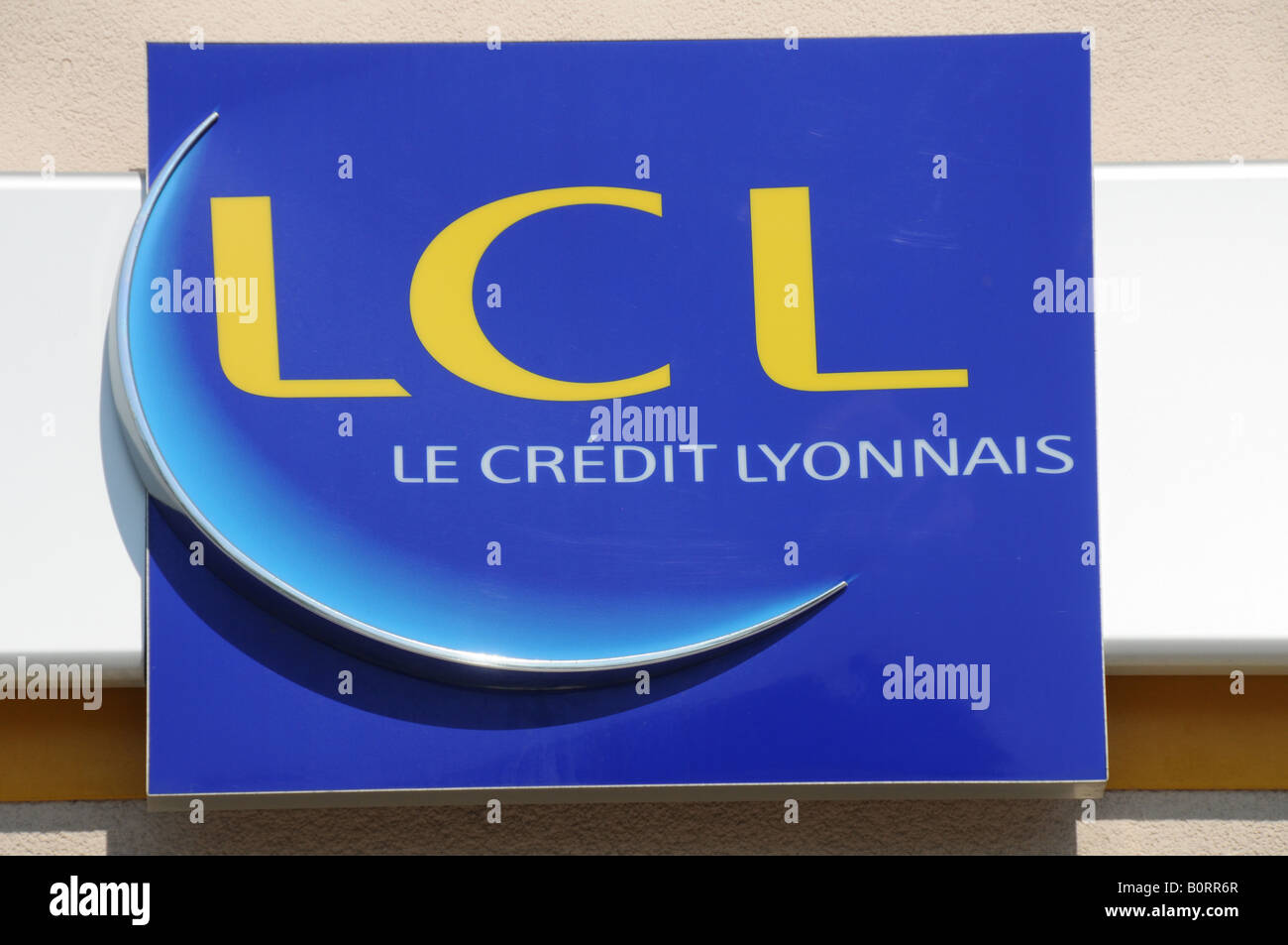 Signer et le logo de la banque française Crédit Lyonnais à l'extérieur de la branche principale à Chartres, en France. Banque D'Images