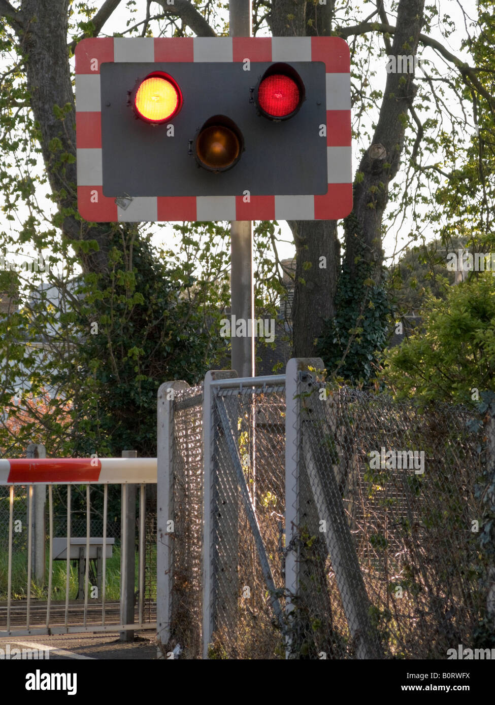 Barrière de passage à niveau du signal d'arrêt de la circulation de la lumière. Banque D'Images