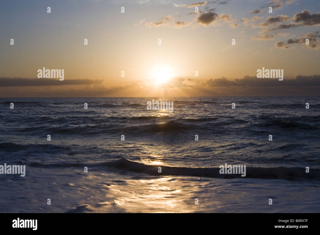 Lever du soleil sur l'océan Atlantique, Cape Hatteras National Seashore Banque D'Images