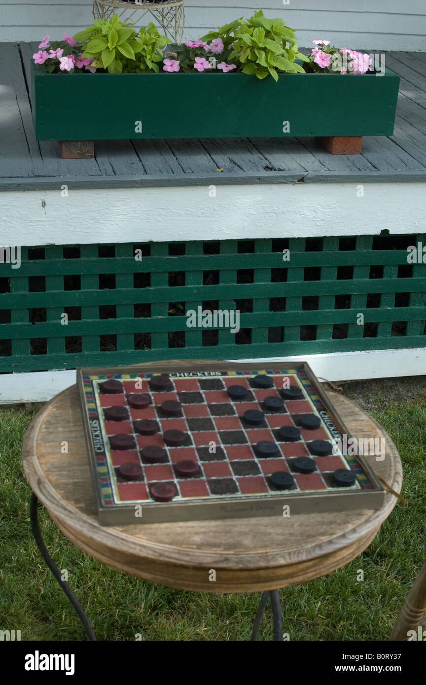 Style ancien en bois et des tabourets table damier country store définition Lake sunapee NH Banque D'Images