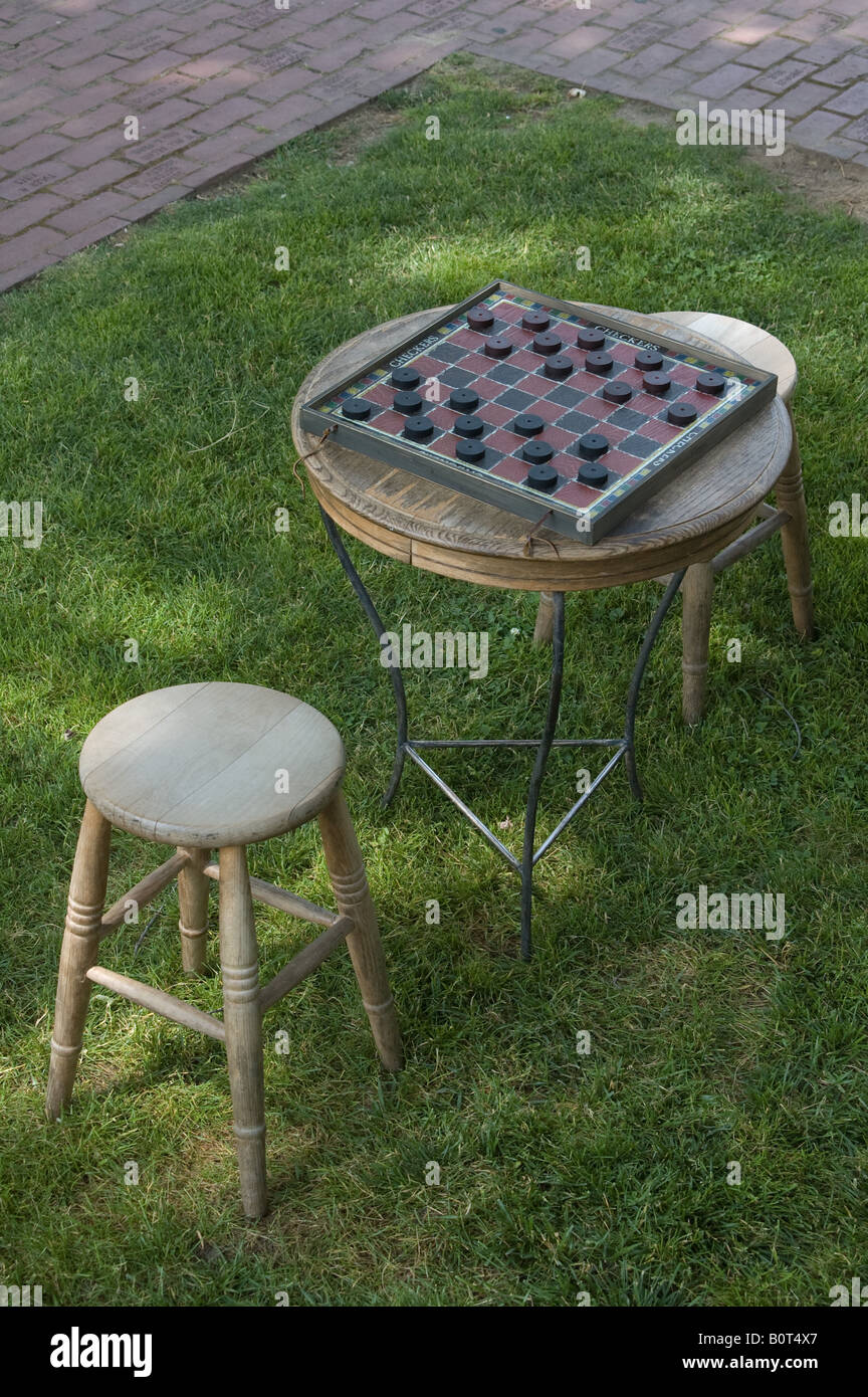 Style ancien en bois et des tabourets table damier country store définition Lake sunapee NH Banque D'Images