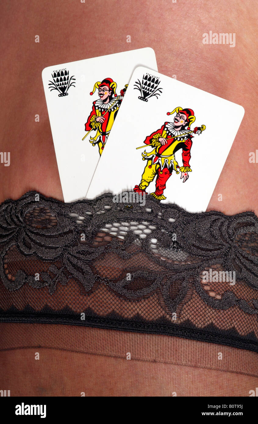 Deux cartes à jouer Joker dans l'empoissonnement de womans top Banque D'Images