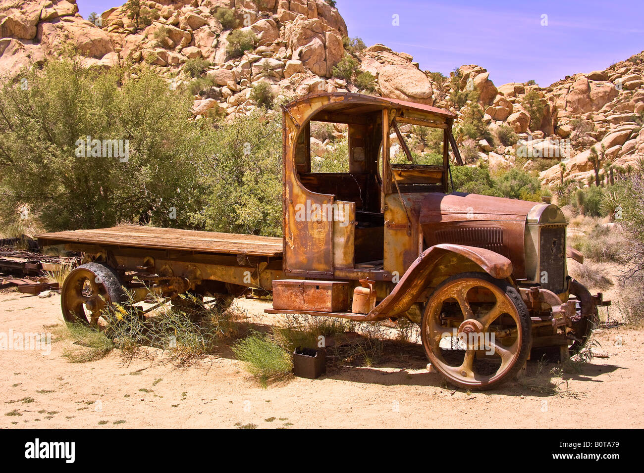 Vieux camion Mack entraîné par chaîne. Banque D'Images