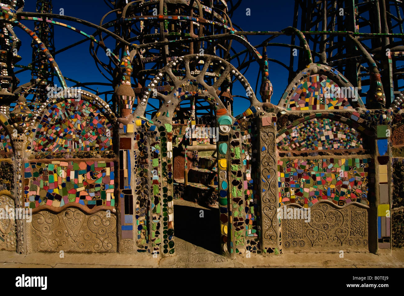 La porte vers l'art folklorique de Simon Rodia - les Watts Towers Banque D'Images