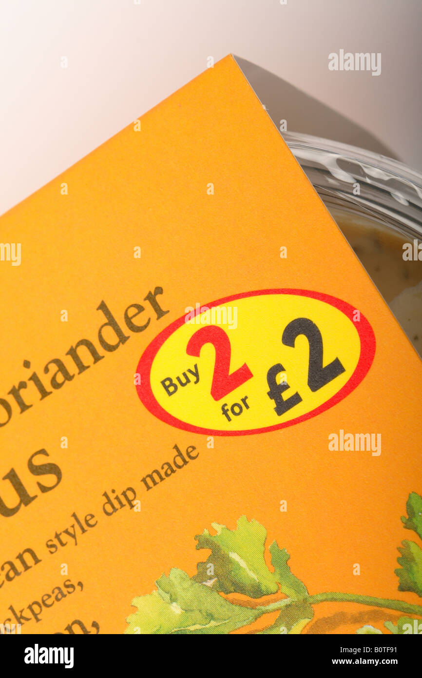 Négocier l'alimentation supermarché acheter deux articles pour £2 coût réduit l'achat Banque D'Images