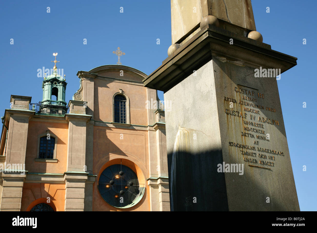 Monument à l'extérieur de Storkyrkan ou Grande Église, Gamla Stan ou vieille ville, Staden Island, Stockholm, Suède. Banque D'Images
