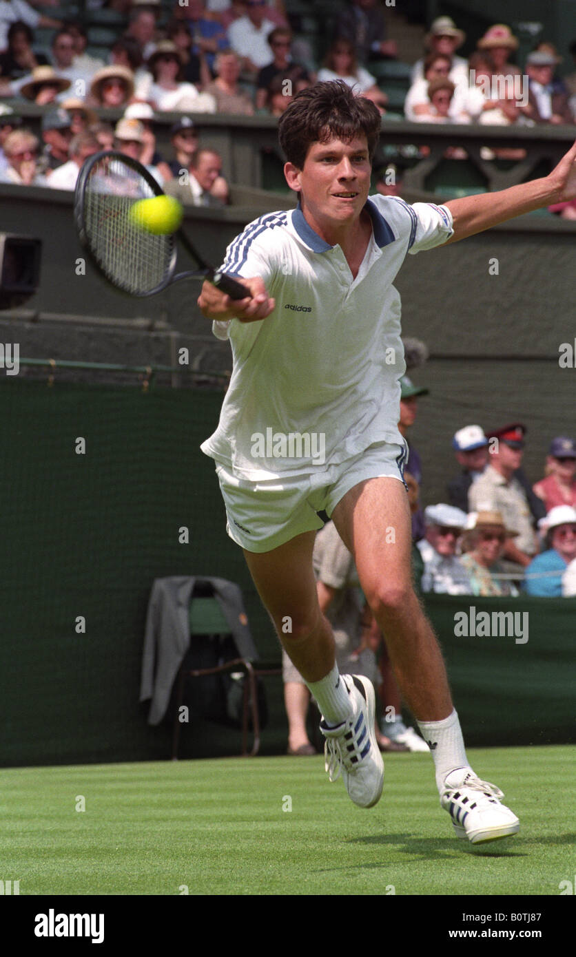 Tim Henman sur son chemin vers la victoire contre Yevgeny Kafelnikov à Wimbledon en 1996 Banque D'Images