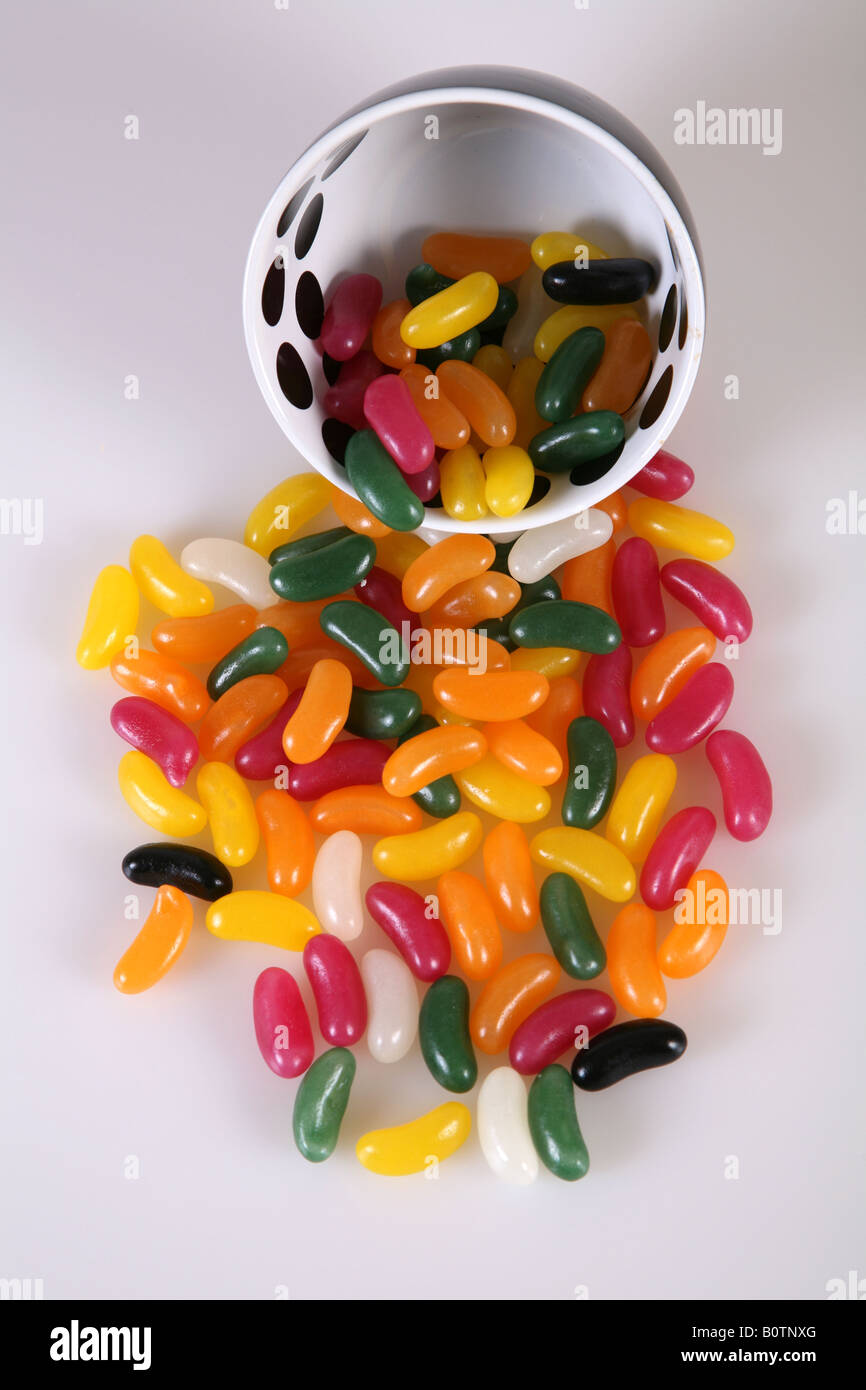 Bol avec Jelly Beans dans Banque D'Images