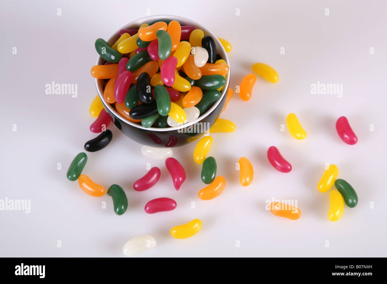 Bol avec Jelly Beans dans Banque D'Images