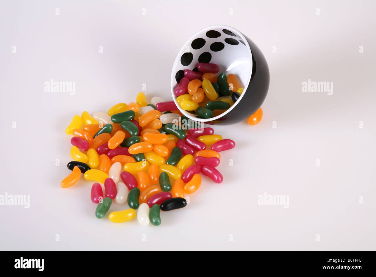 Bol avec Jelly Beans dans Banque D'Images