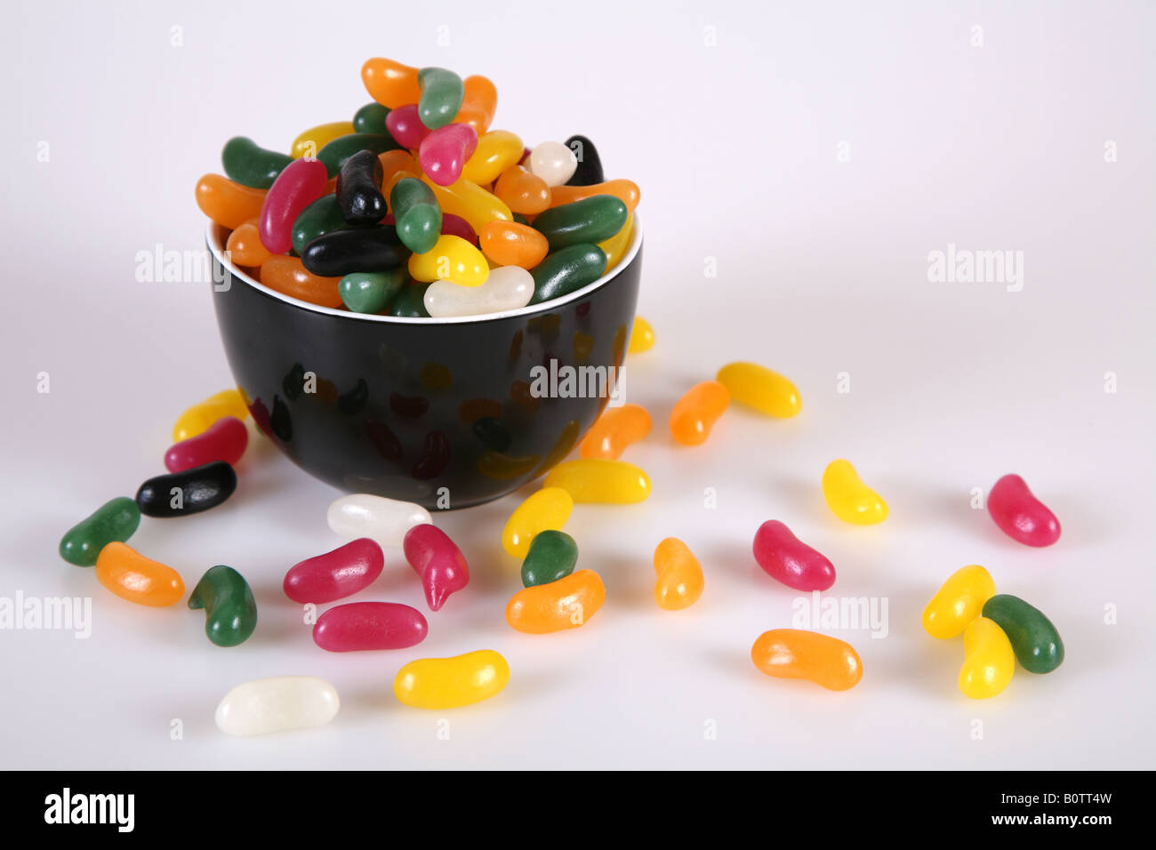 Bol avec Jelly Beans dans Banque D'Images