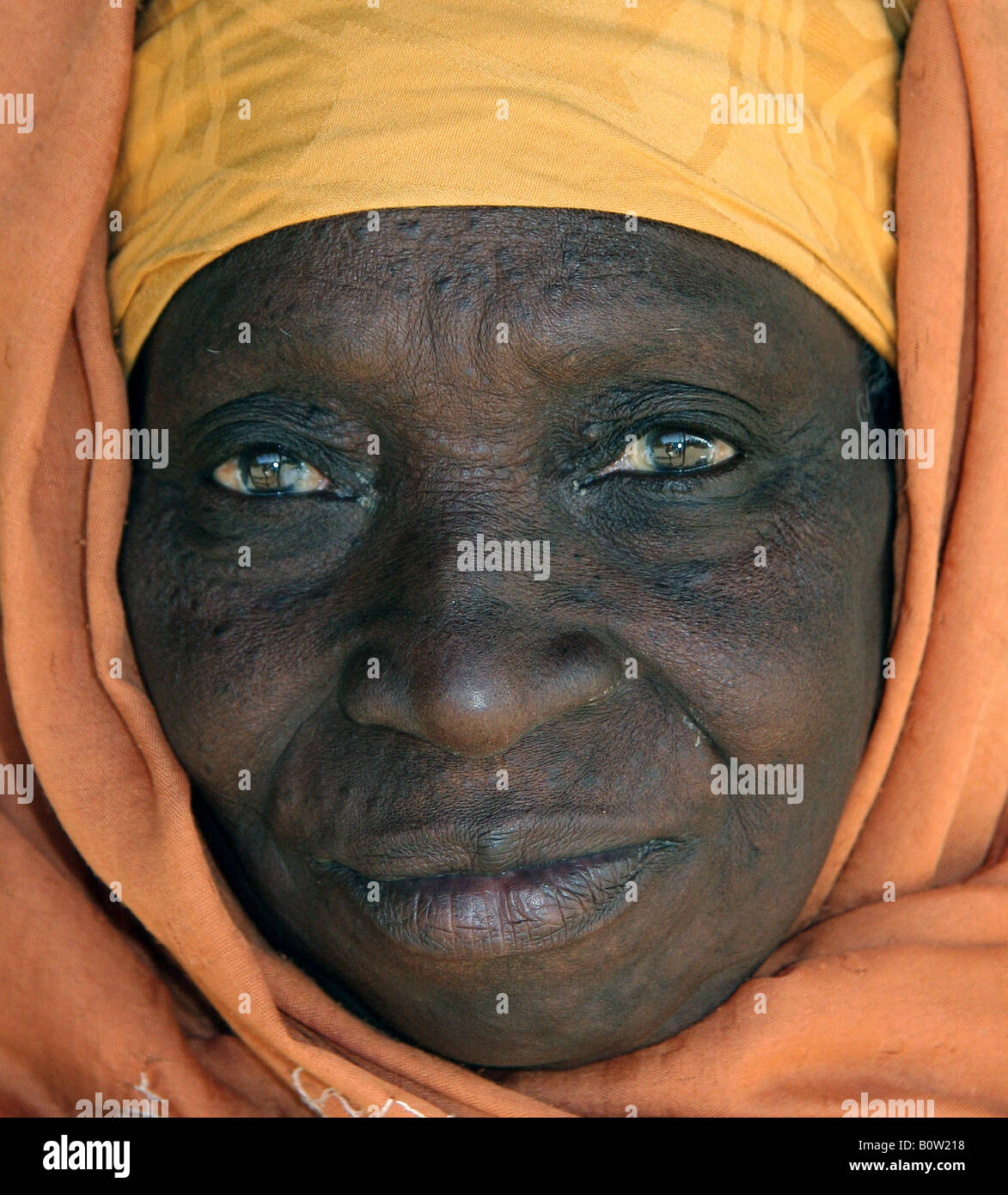 Portrait d'une vieille dame en Gambie, Afrique de l'Ouest Banque D'Images