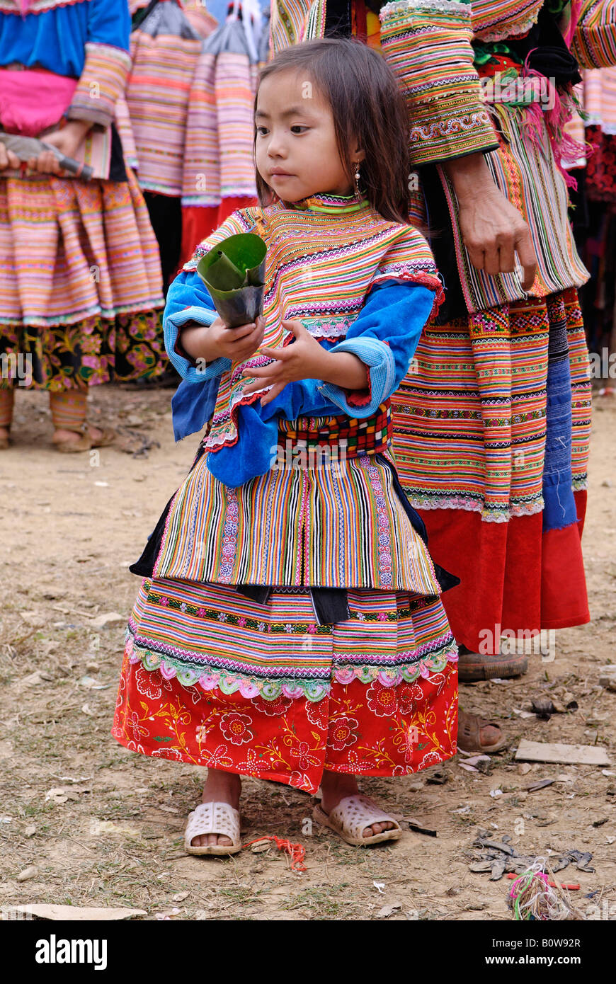 Girl Flower Hmong, Bac Ha, Ha Giang Province du marché, le Vietnam du Nord, en Asie du sud-est Banque D'Images