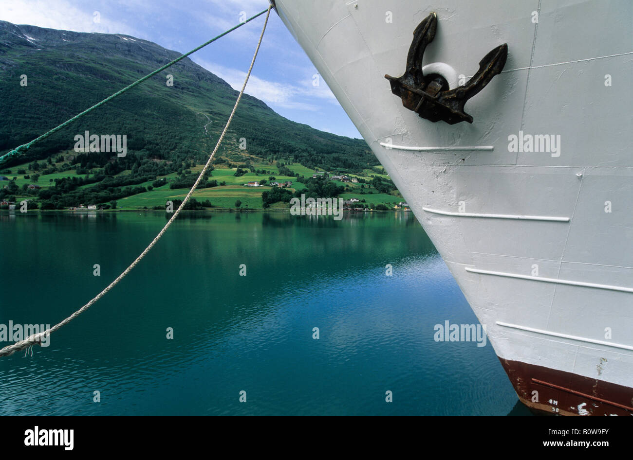 Proue d'un navire de croisière, Langfjord, fjord, More og Romsdal, Norway, Scandinavia, Europe Banque D'Images