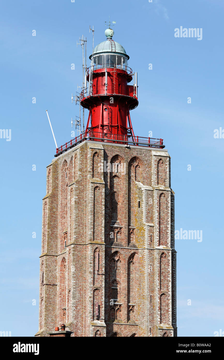 Phare sur le dessus d'une église, Westkapelle, Walcheren, Zélande, Pays-Bas, Europe Banque D'Images