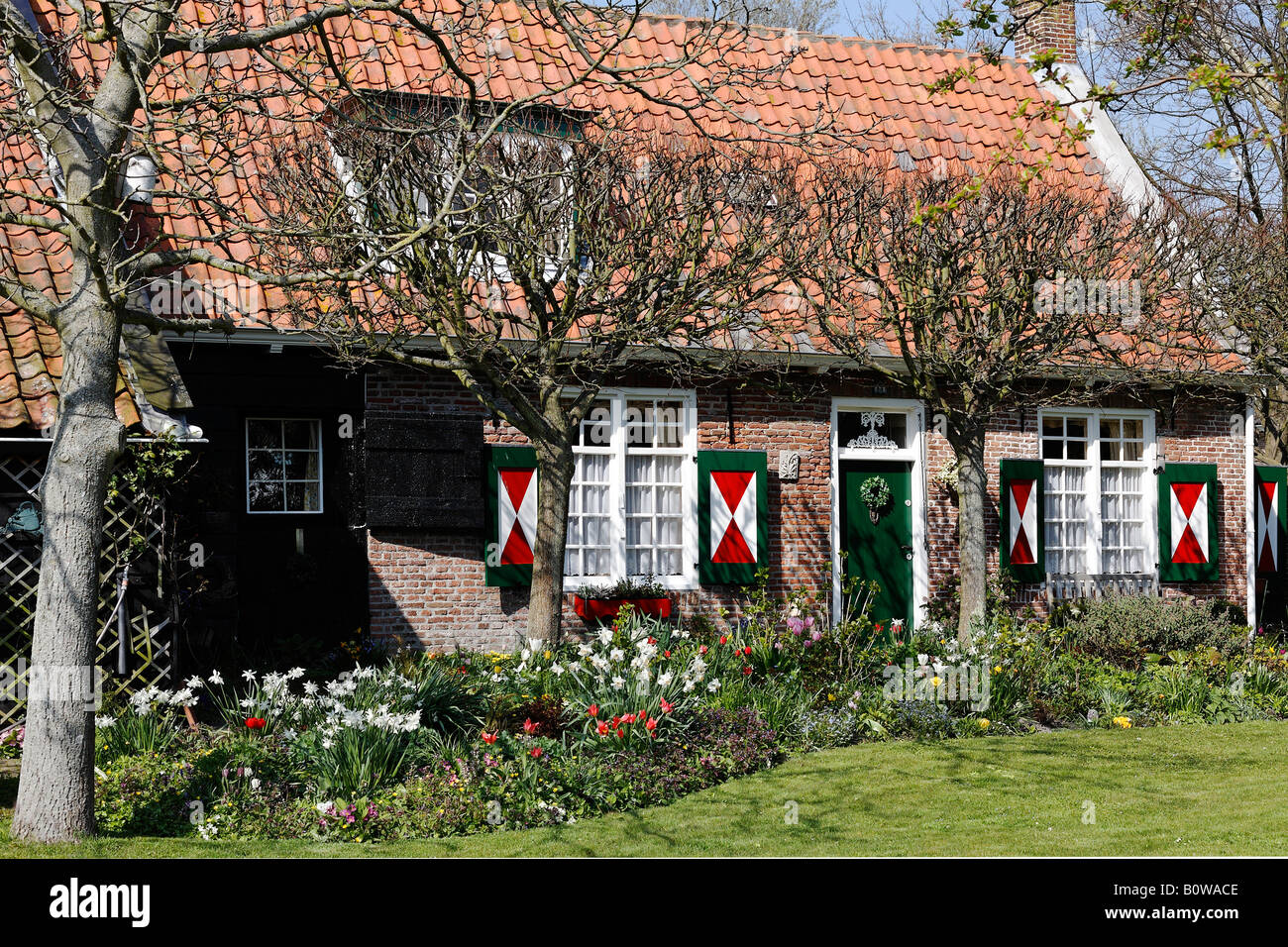 Petit pays d'accueil et le jardin au printemps, Walcheren, Zélande, Pays-Bas Banque D'Images