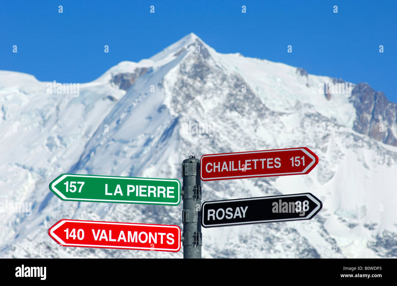 Panneau pour talus, Massif du Mont Blanc derrière, Saint Gervais-Mont Blanc, région de ski de Savoie, Haute Savoie, France, Europe Banque D'Images