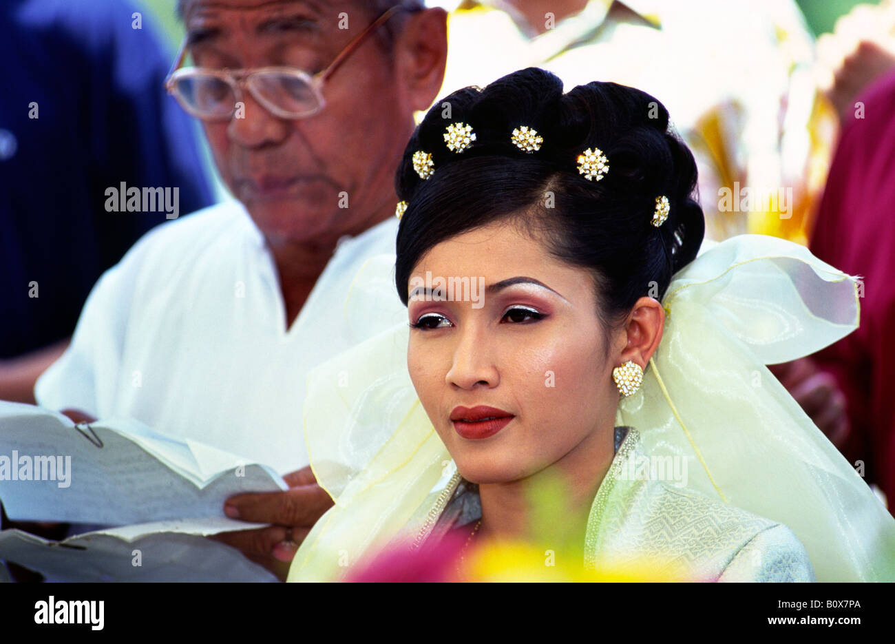 Au cours de la mariée malais 'Akad nikah" (contrat de mariage) Cérémonie qui fait partie de tous les mariages malais. Kelang, Selangor, Malaisie. Banque D'Images