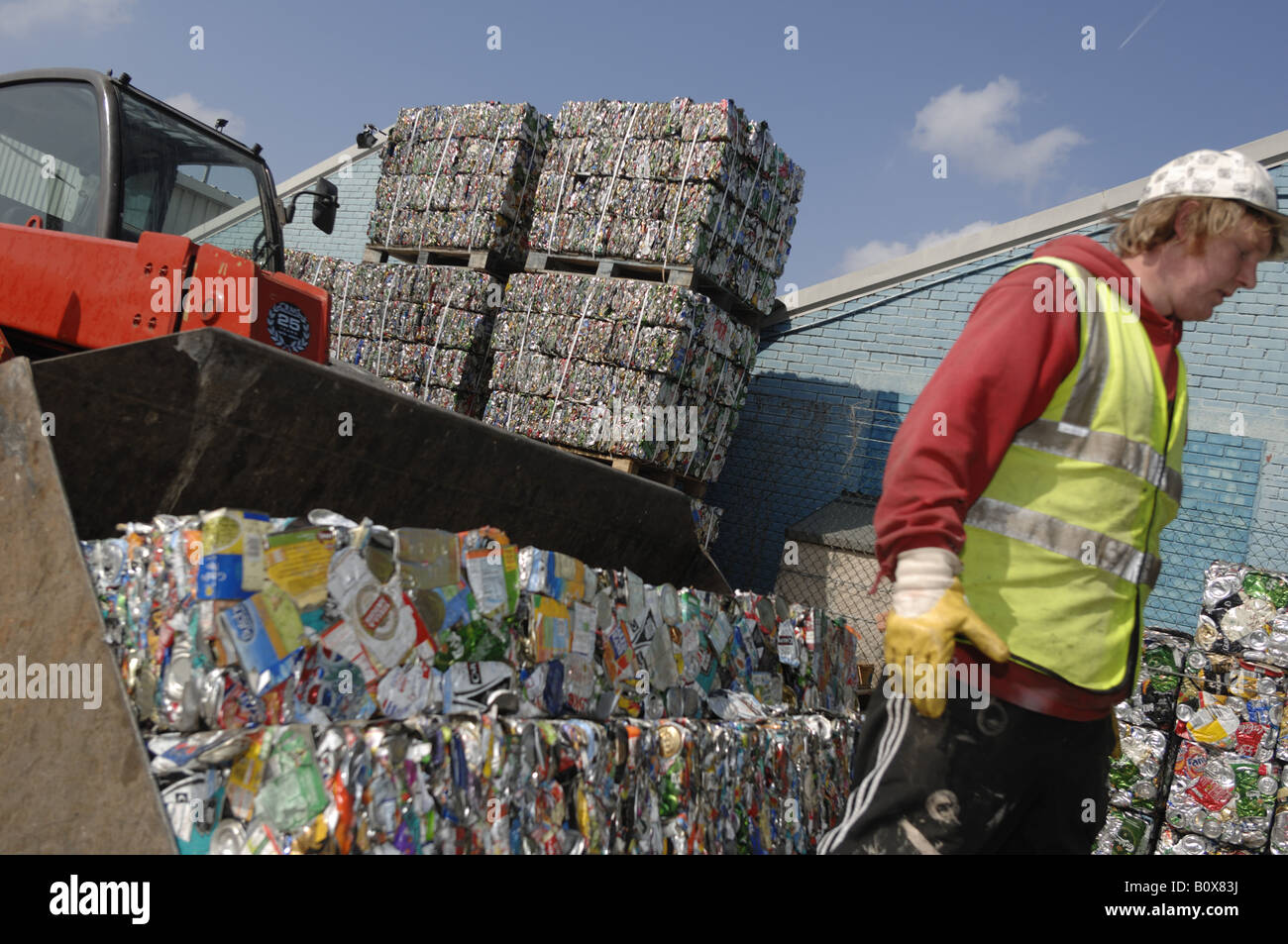 L'aluminium et l'acier peuvent recycler au Teignbridge district council chantier de recyclage à Newton Abbot Devon Banque D'Images