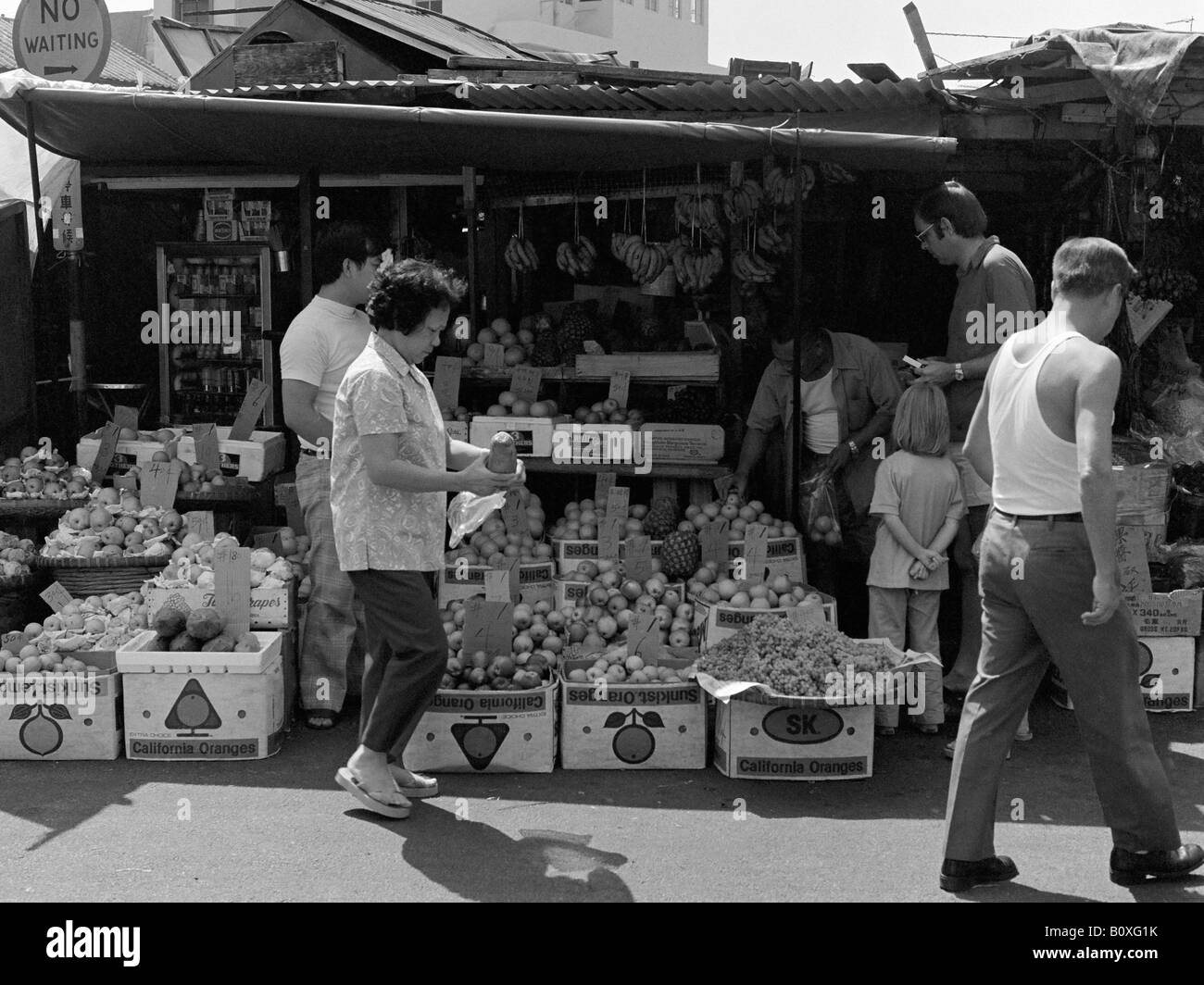 Étal de fruits frais du marché Stanley l'île de Hong Kong 1976 Banque D'Images