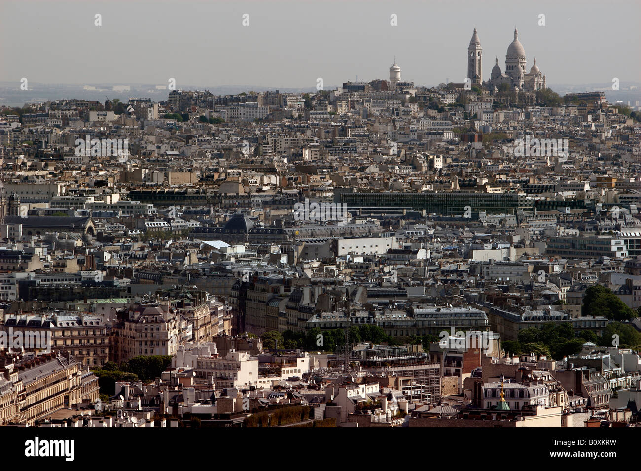La colline dans le 18e arrondissement de Paris avec le Sacré Coeur Banque D'Images