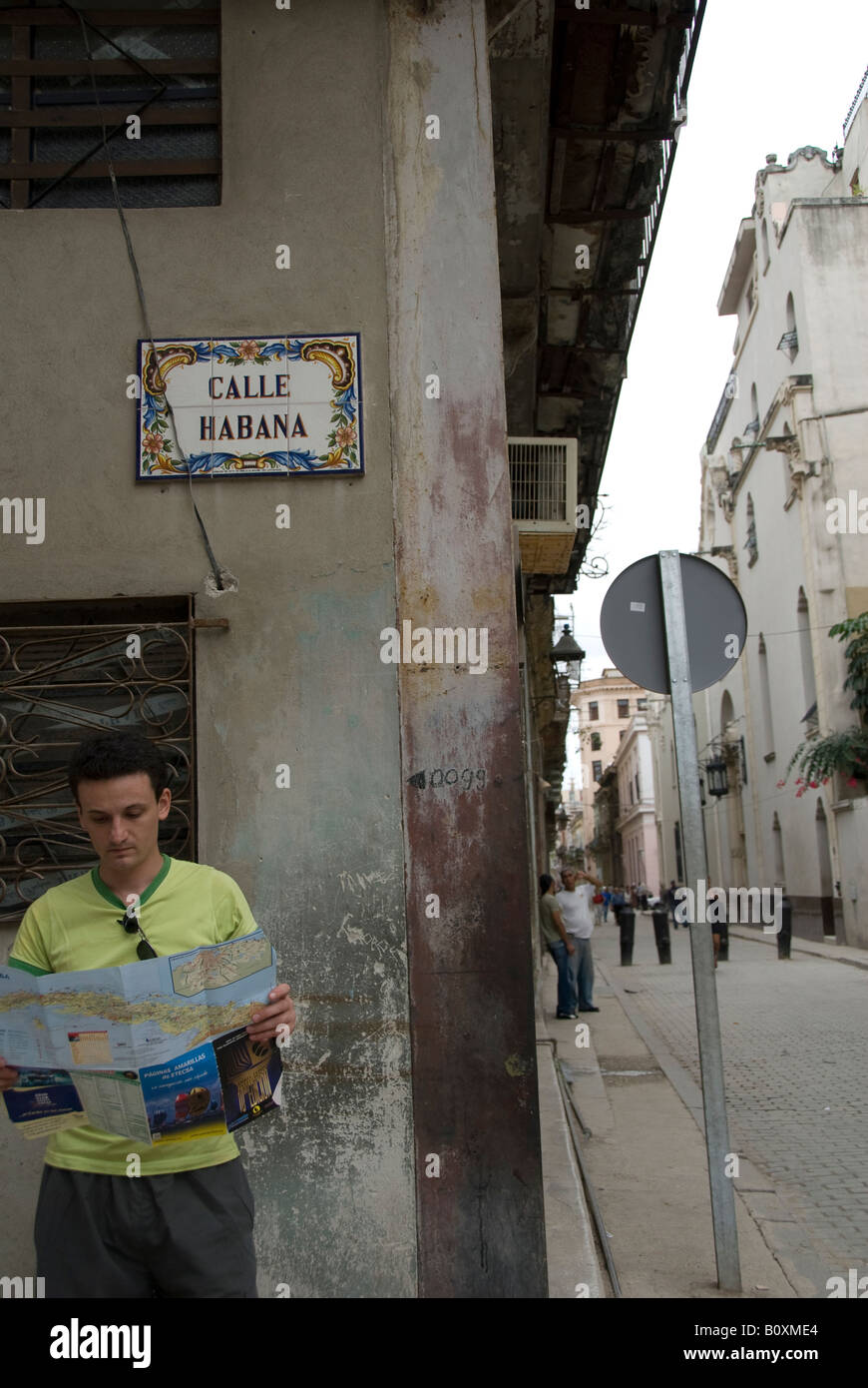 La Vieille Havane, "Habana" street Banque D'Images