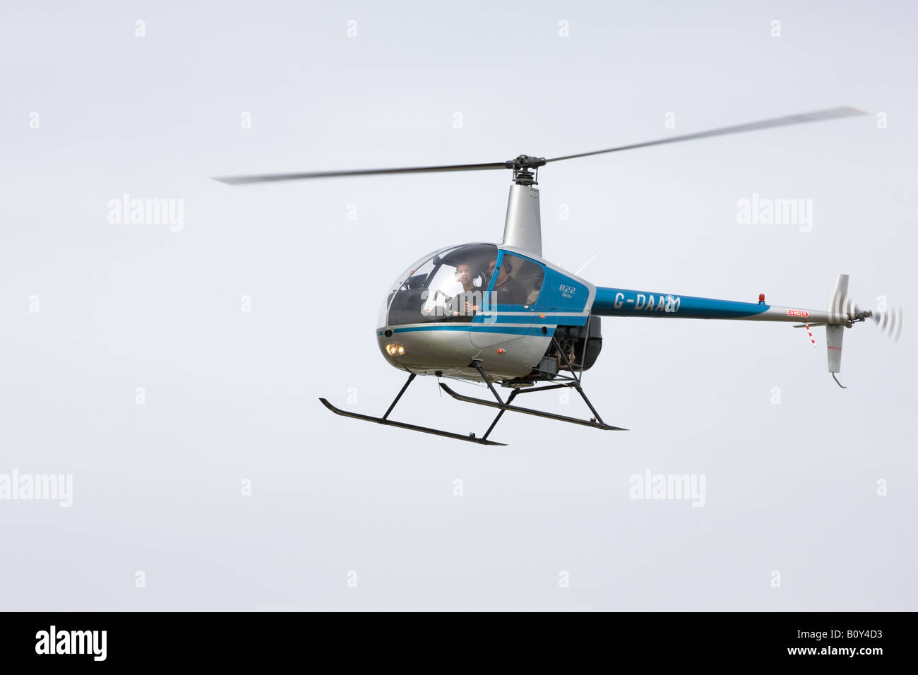 Robinson R-22 Beta G-DAAM en vol hélicoptère @ Sandtoft Airfield Banque D'Images
