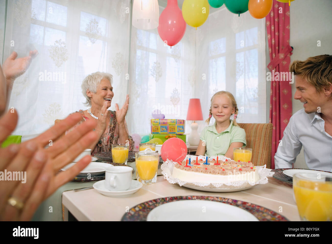 Fêter un anniversaire en famille Banque D'Images