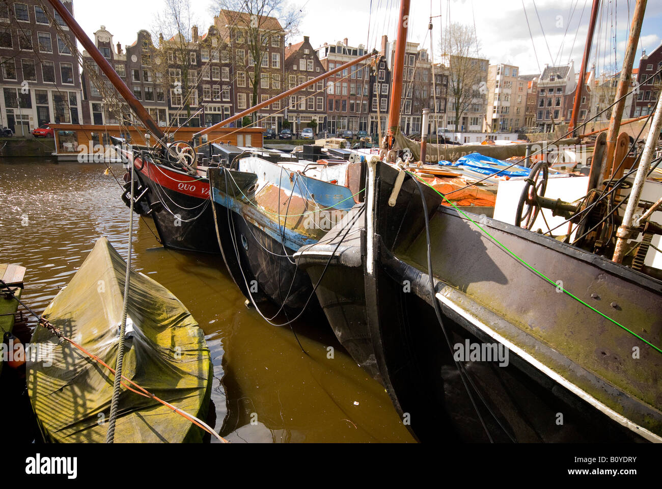 Satellite, bateaux et bâtiments dans le centre de Amsterdam, Pays-Bas Banque D'Images