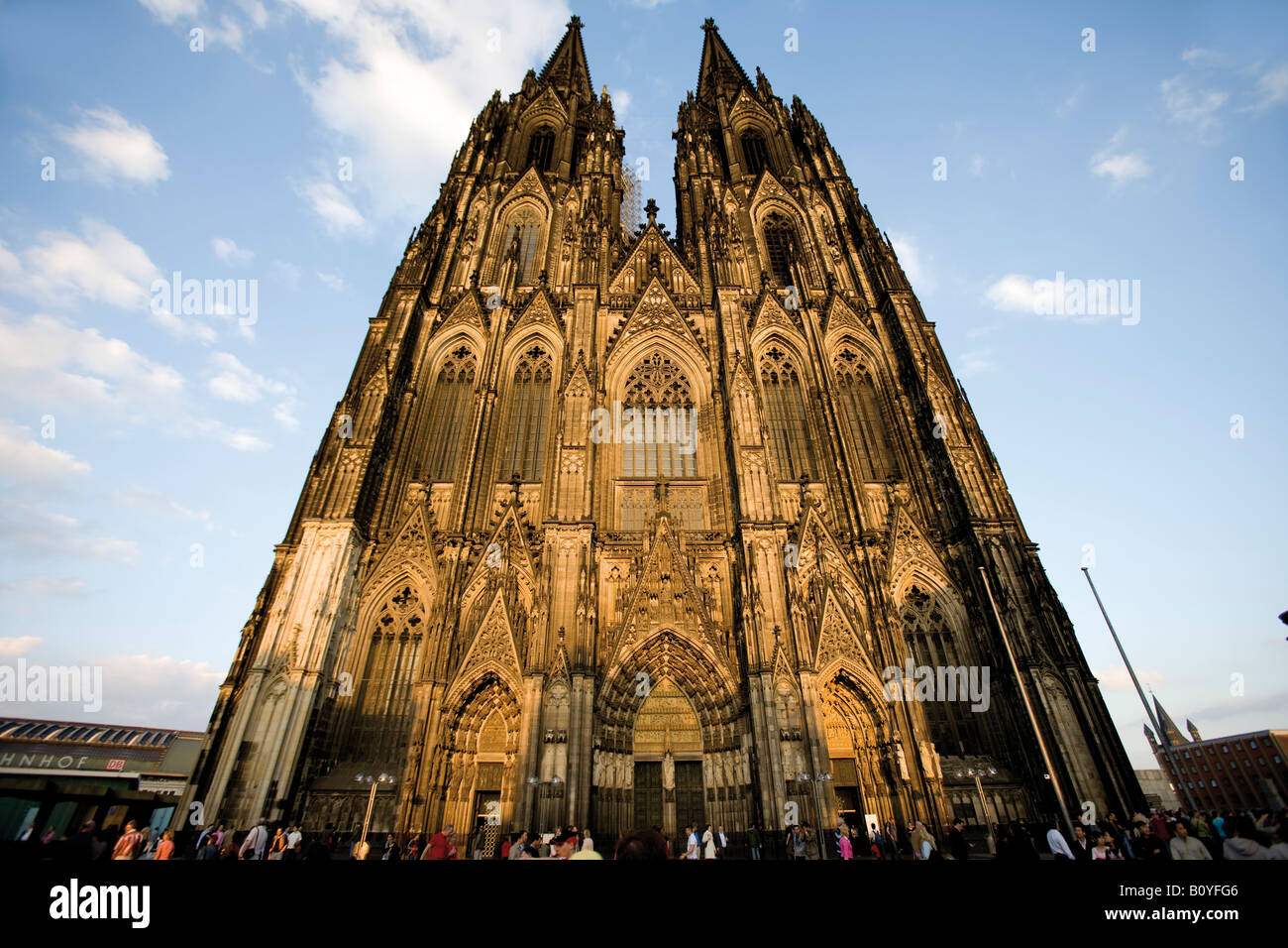 Allemagne, Cologne, Cathedrale, low angle view Banque D'Images