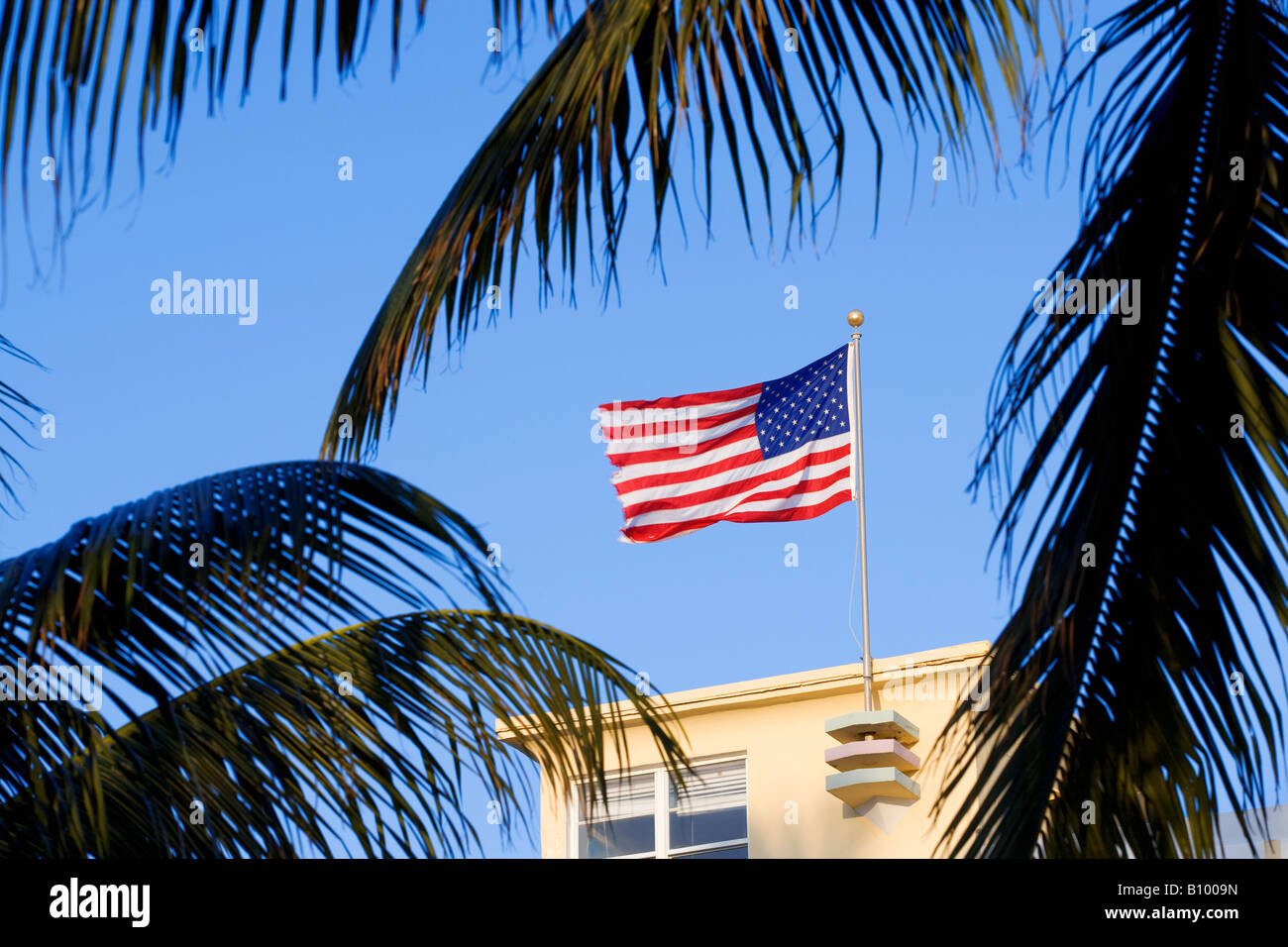 Drapeau américain sur le toit à Miami Beach, Floride, USA Banque D'Images