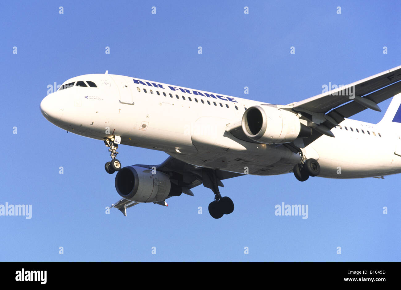 Airbus A320 exploité par Air France sur l'approche à l'aéroport de Heathrow Banque D'Images