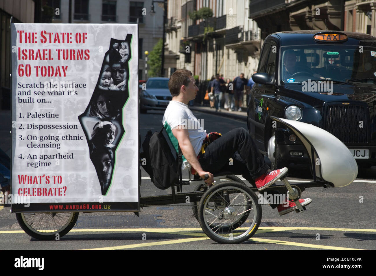 60 Nakba manifestant anti-israélien dans Piccadilly Londres UK Banque D'Images
