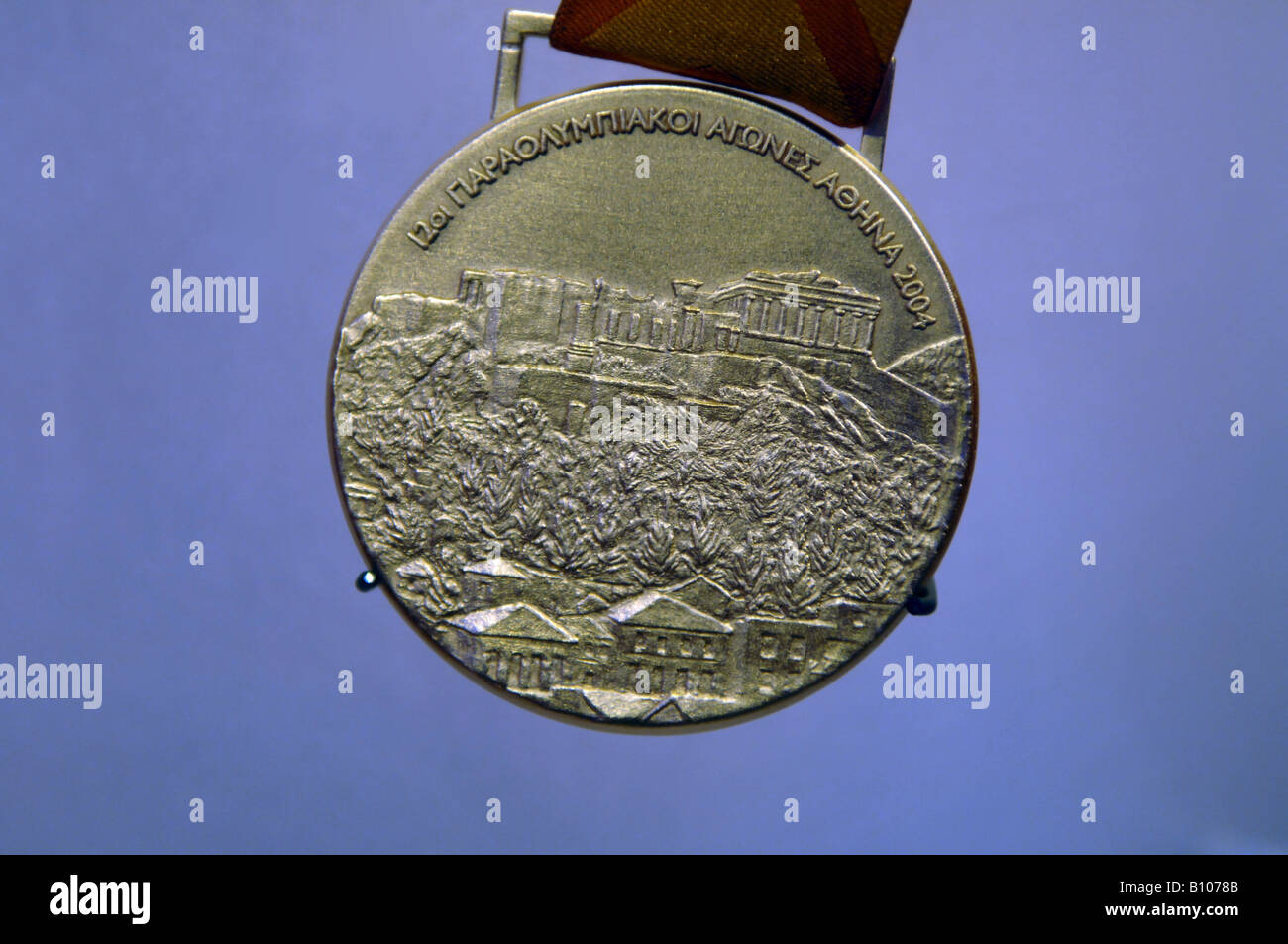 Médaille olympique sur l'affichage à l'ouverture récente du musée du sport d'Amérique à New York Banque D'Images