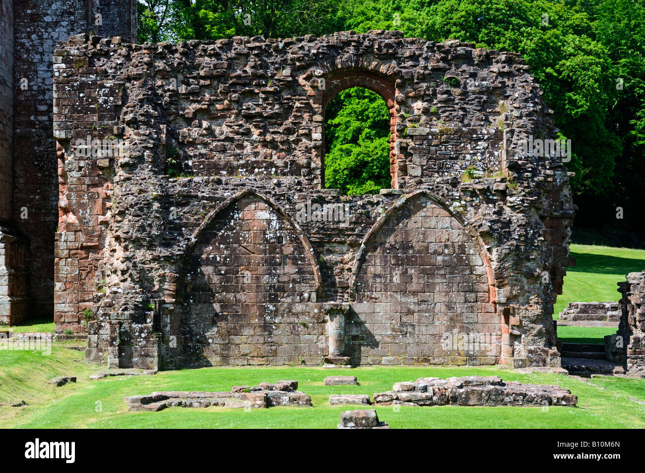 Vide, en ogive. L''Abbaye de Furness, Cumbria, Angleterre, Royaume-Uni, Europe. Banque D'Images