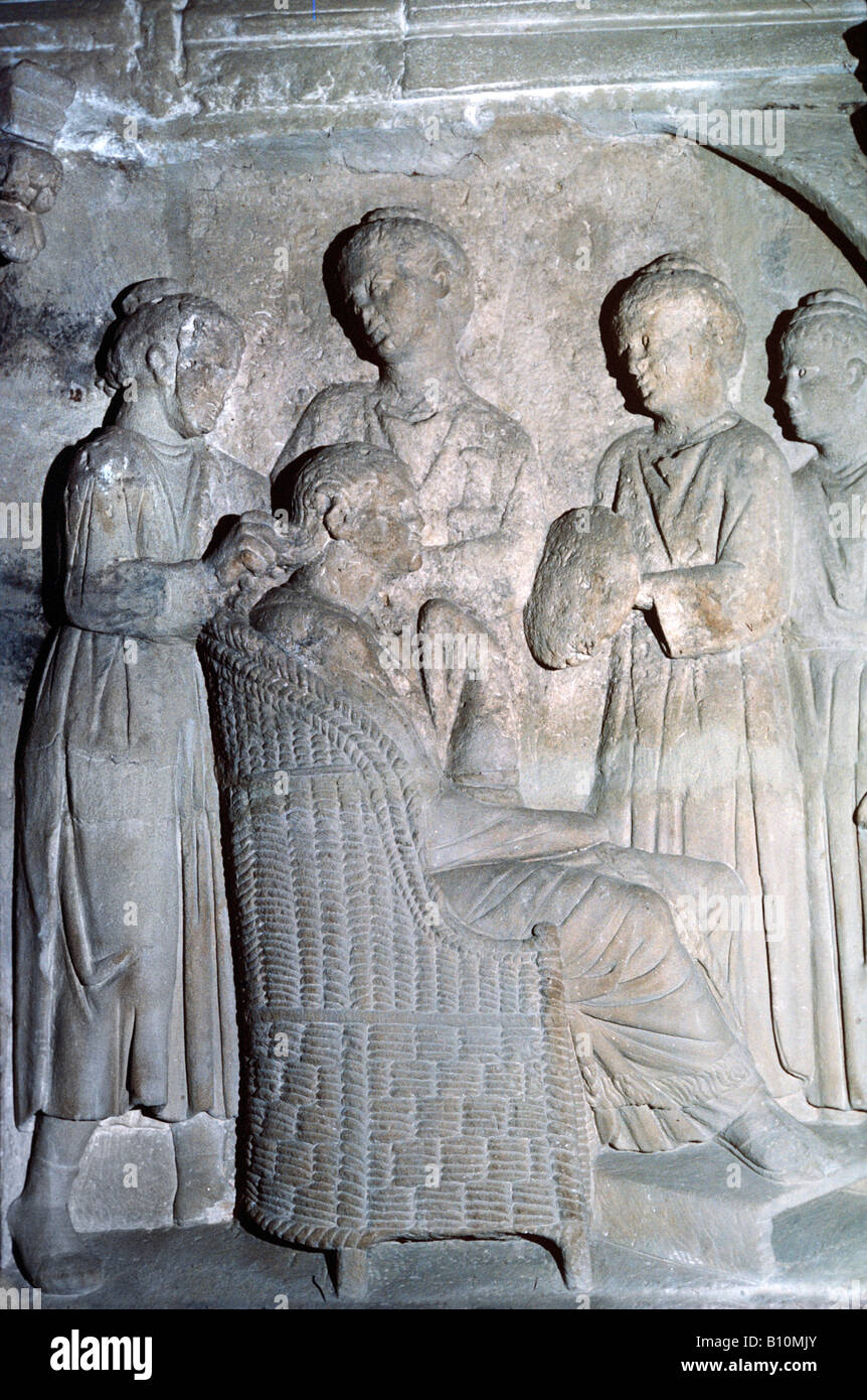 Salon de scène. Période romaine. 220 AD. Femme assise sur un panier chaise. Banque D'Images