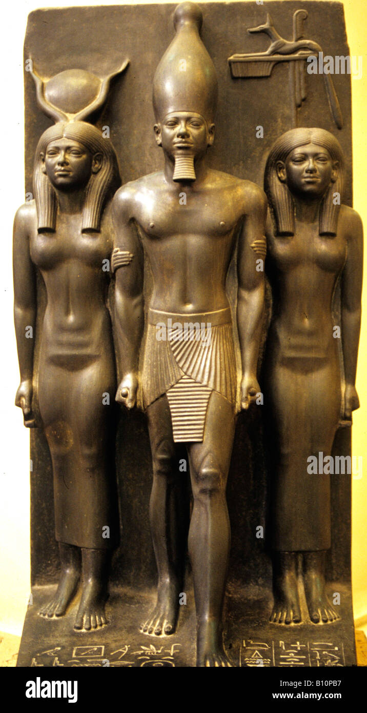 Triade de Menkaourê. Ancien Empire, l'Égypte. Hathor et Cynopolis. Banque D'Images