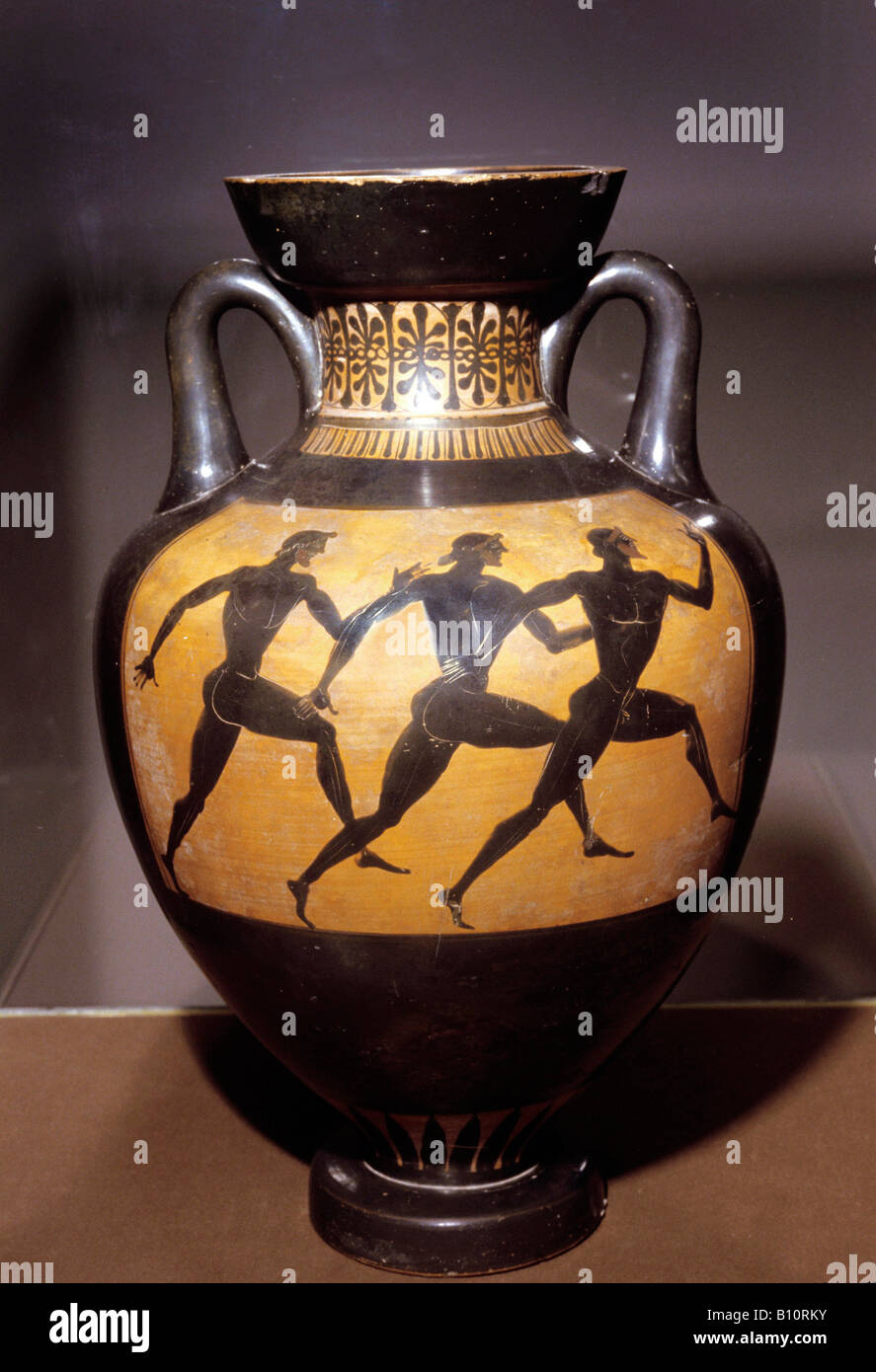 Les coureurs olympiques Grenier, figure noire Vase Panathénaïque 5e 100 AV de la Grèce. Banque D'Images