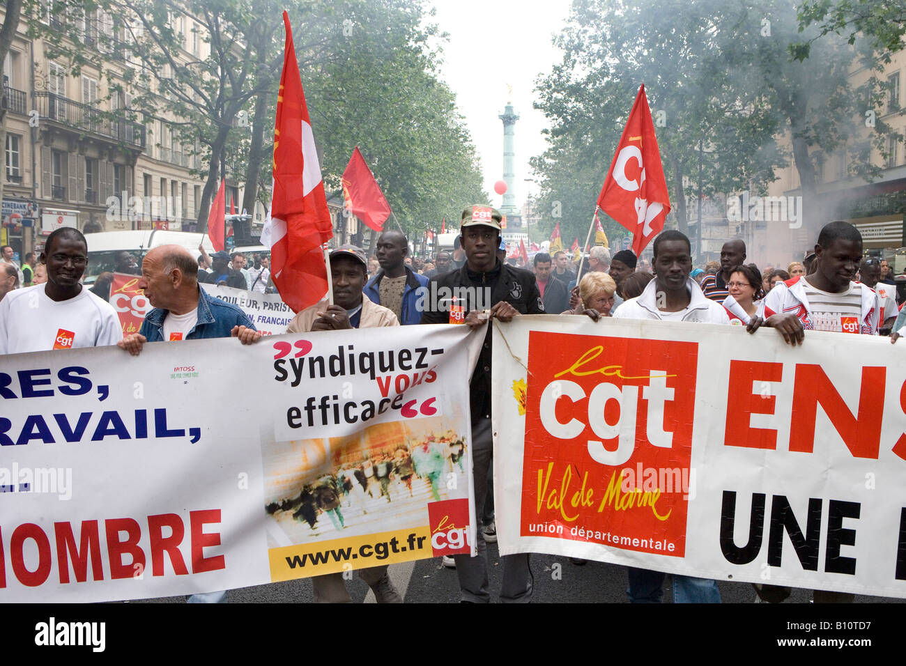 Manifestation à Paris contre la politique sociale injuste et la réforme des retraites de Nicolas Sarkozy Banque D'Images